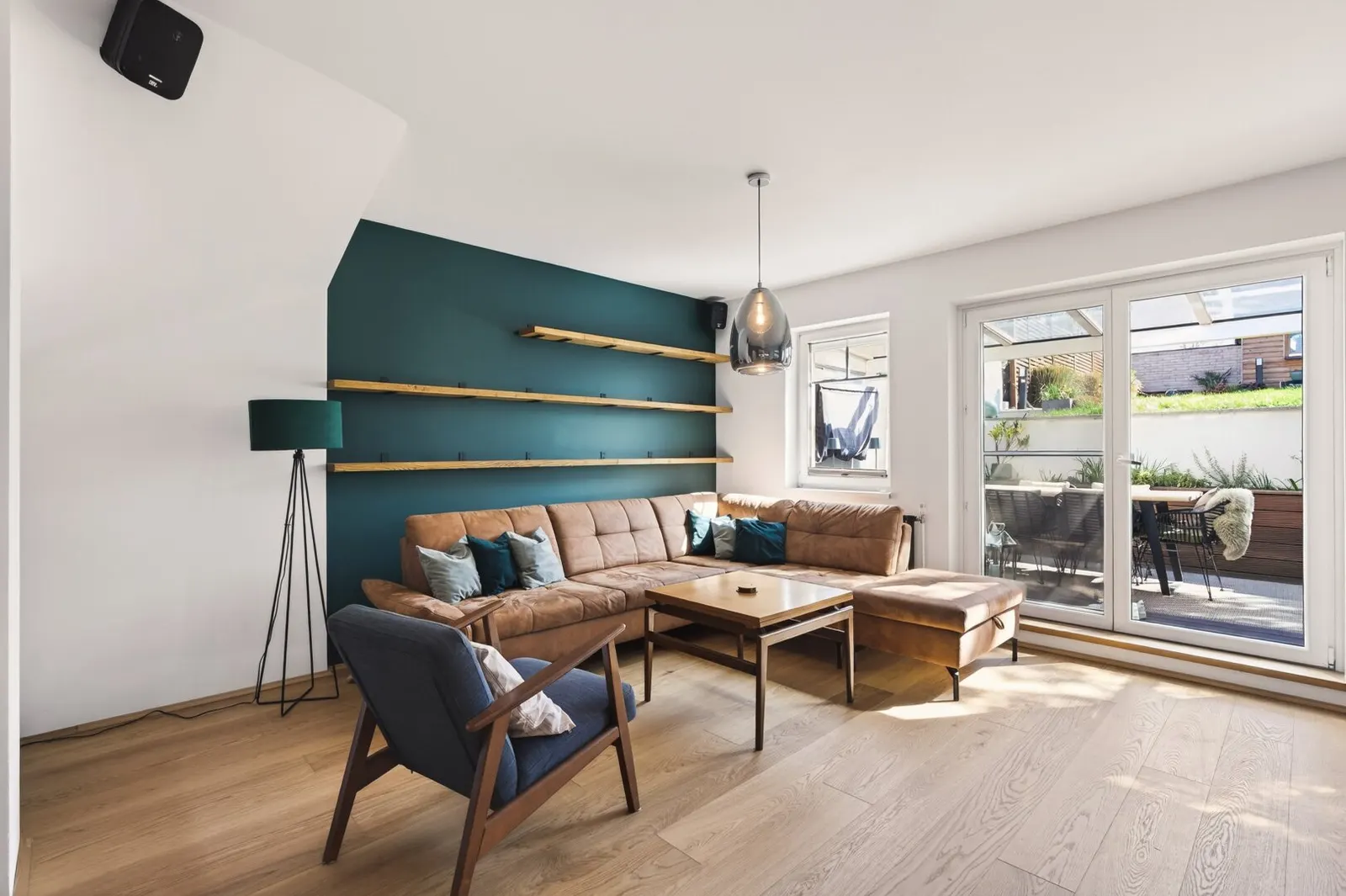 Moderne 5-Zimmer-Wohnung mit Garten, Outdoorbereich und Stellplatz - 6/8