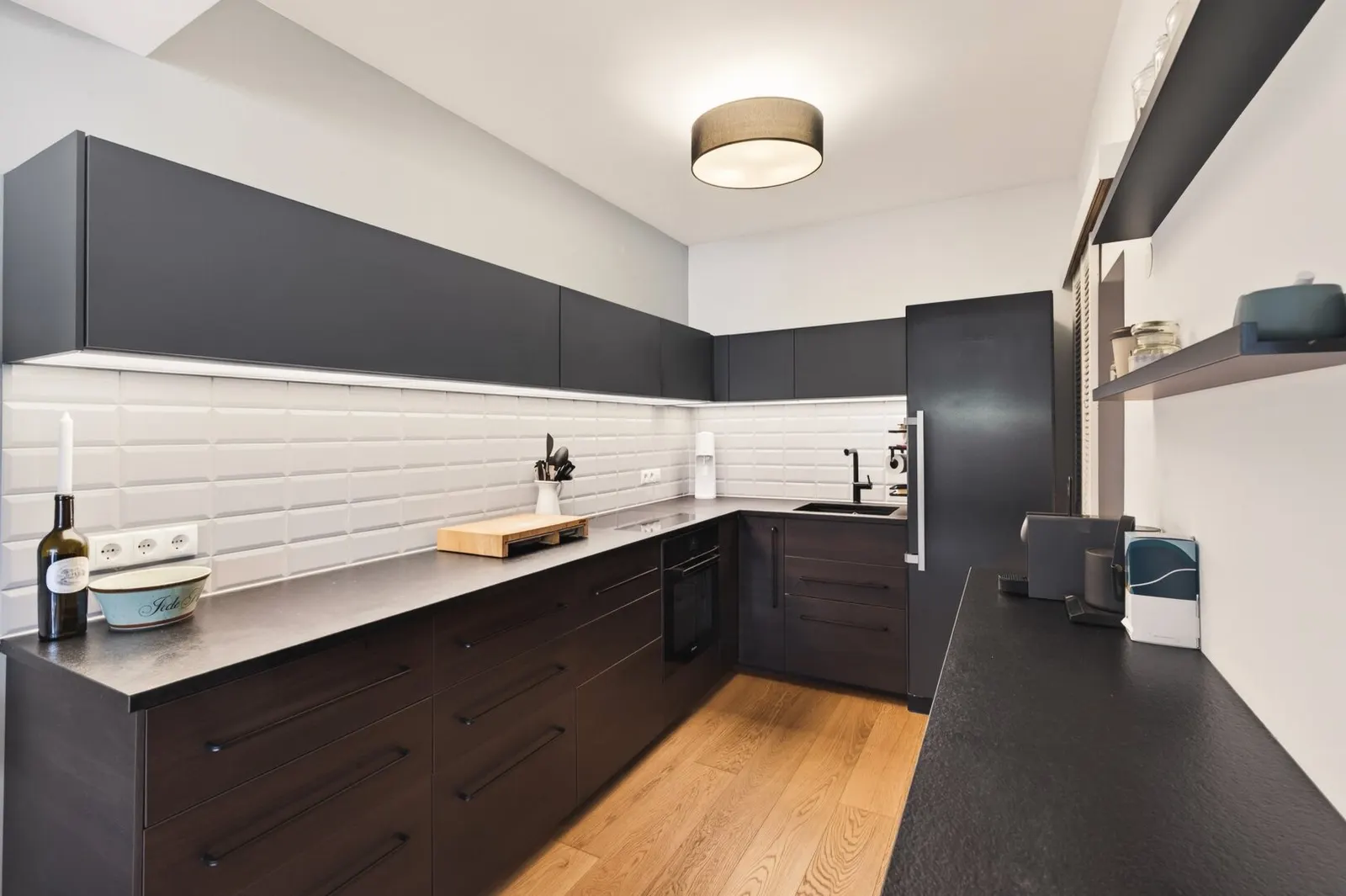Moderne 5-Zimmer-Wohnung mit Garten, Outdoorbereich und Stellplatz - 8/8