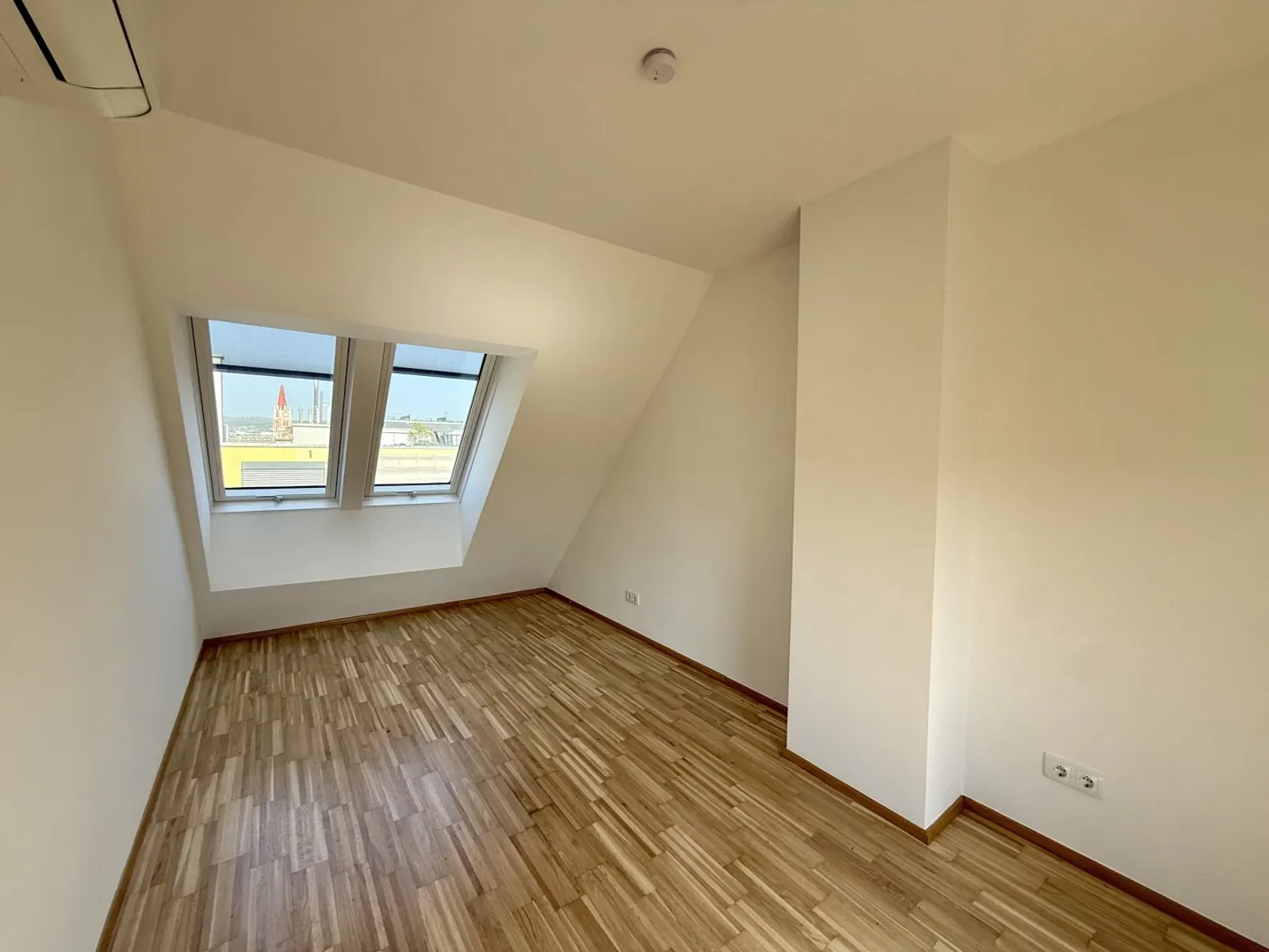 Helle Maisonette-Dachgeschosswohnung mit 2 Terrassen & Klima I Nähe U3 - 7/8