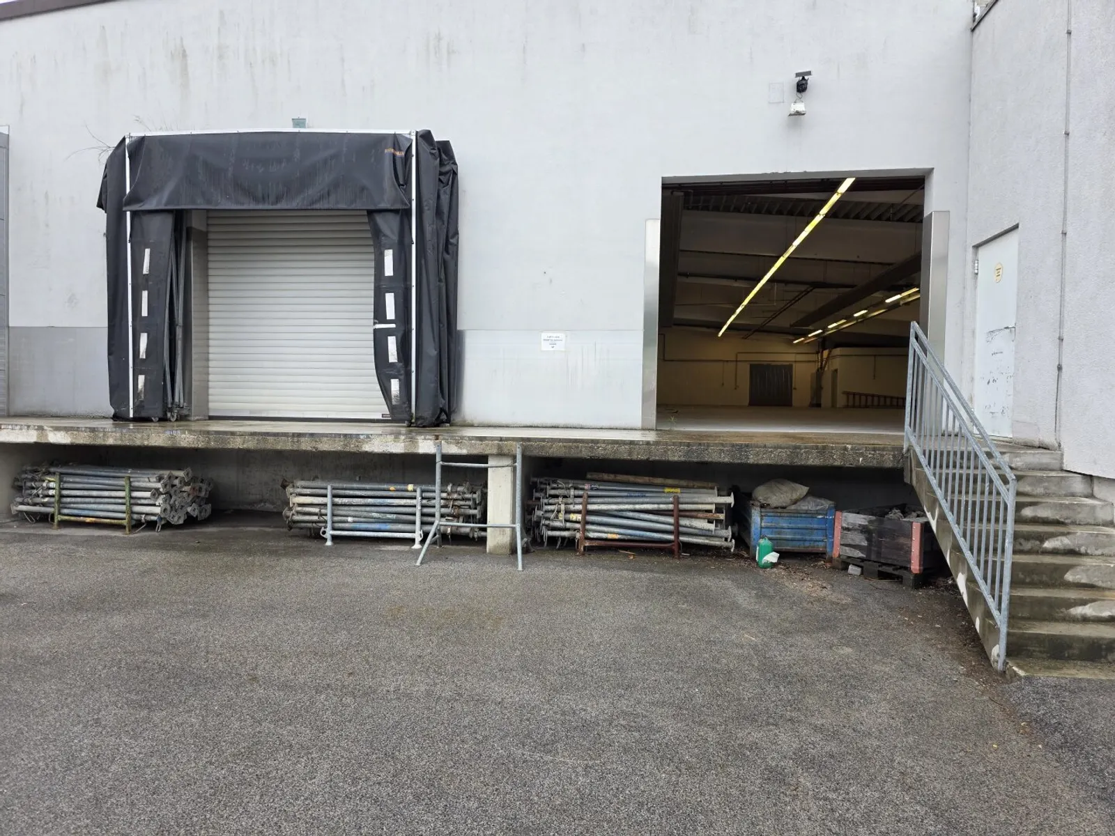 Lagerhalle / Produktionshalle mit 6 m Hallenhöhe, Verladerampe und 24/7-Zufahrt zu vermieten - 7/8